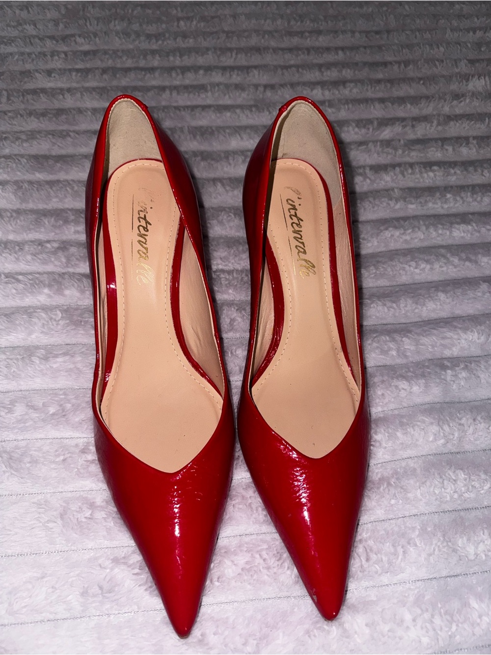 L’intervalle Red Patent Pointed-Toe Pumps